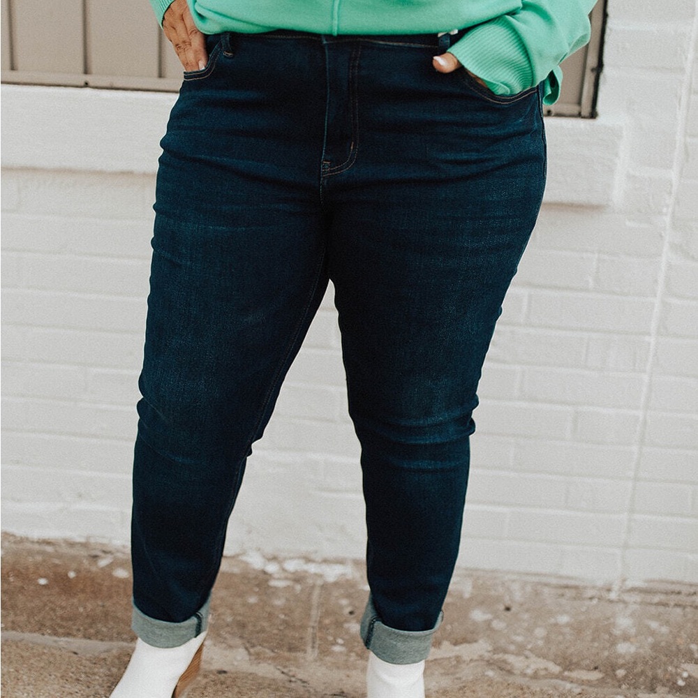 BNWT Mid Rise Vervet Skinny Jean
